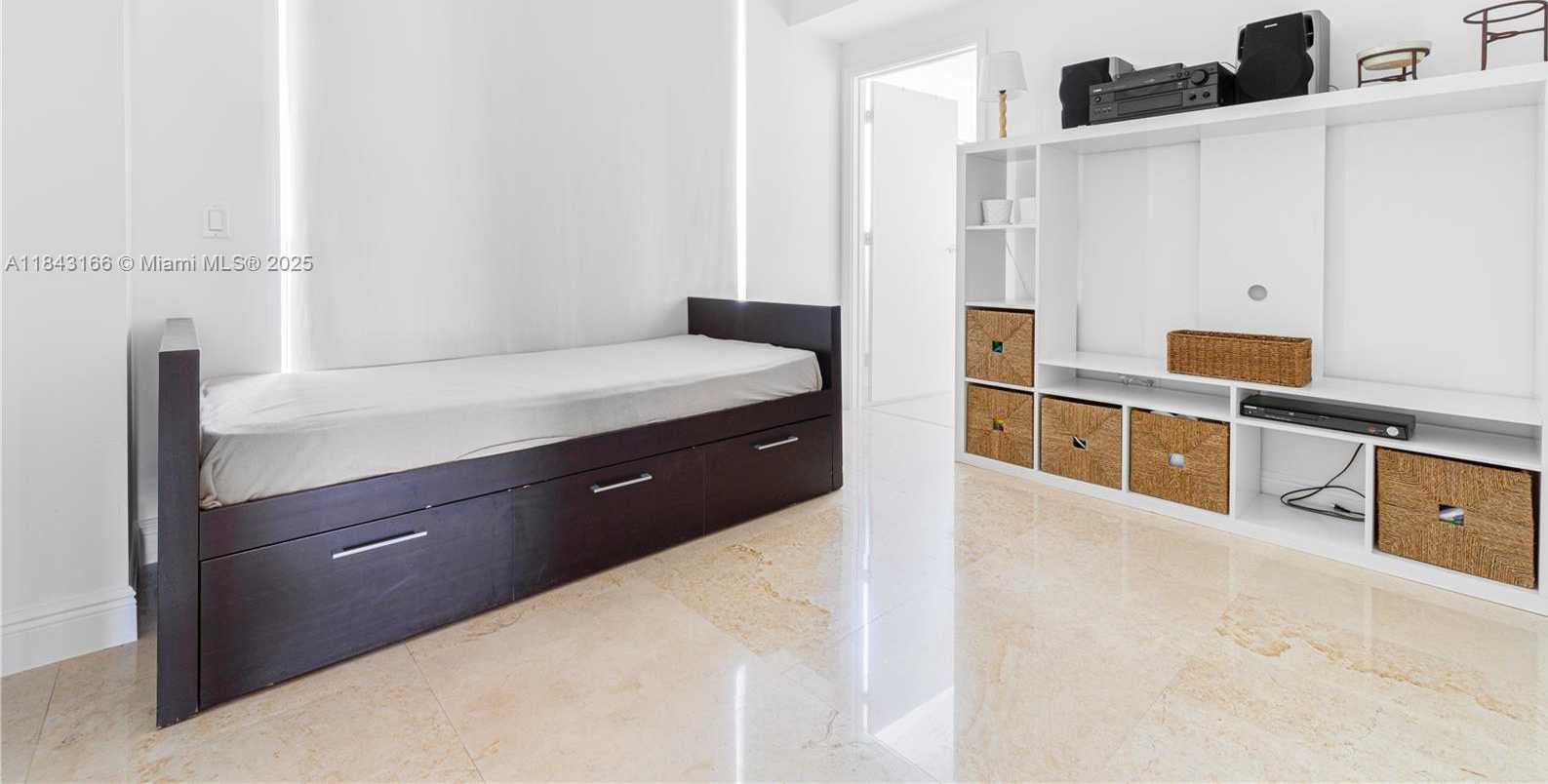 Small Image of 3801 COLLINS AVE #1105, Miami Beach Number 28