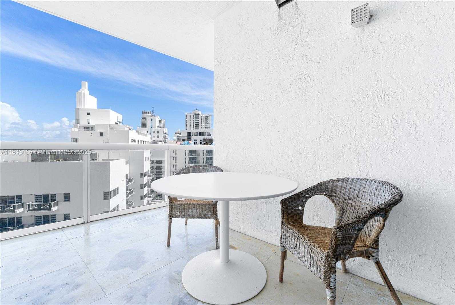 Small Image of 3801 COLLINS AVE #1105, Miami Beach Number 30
