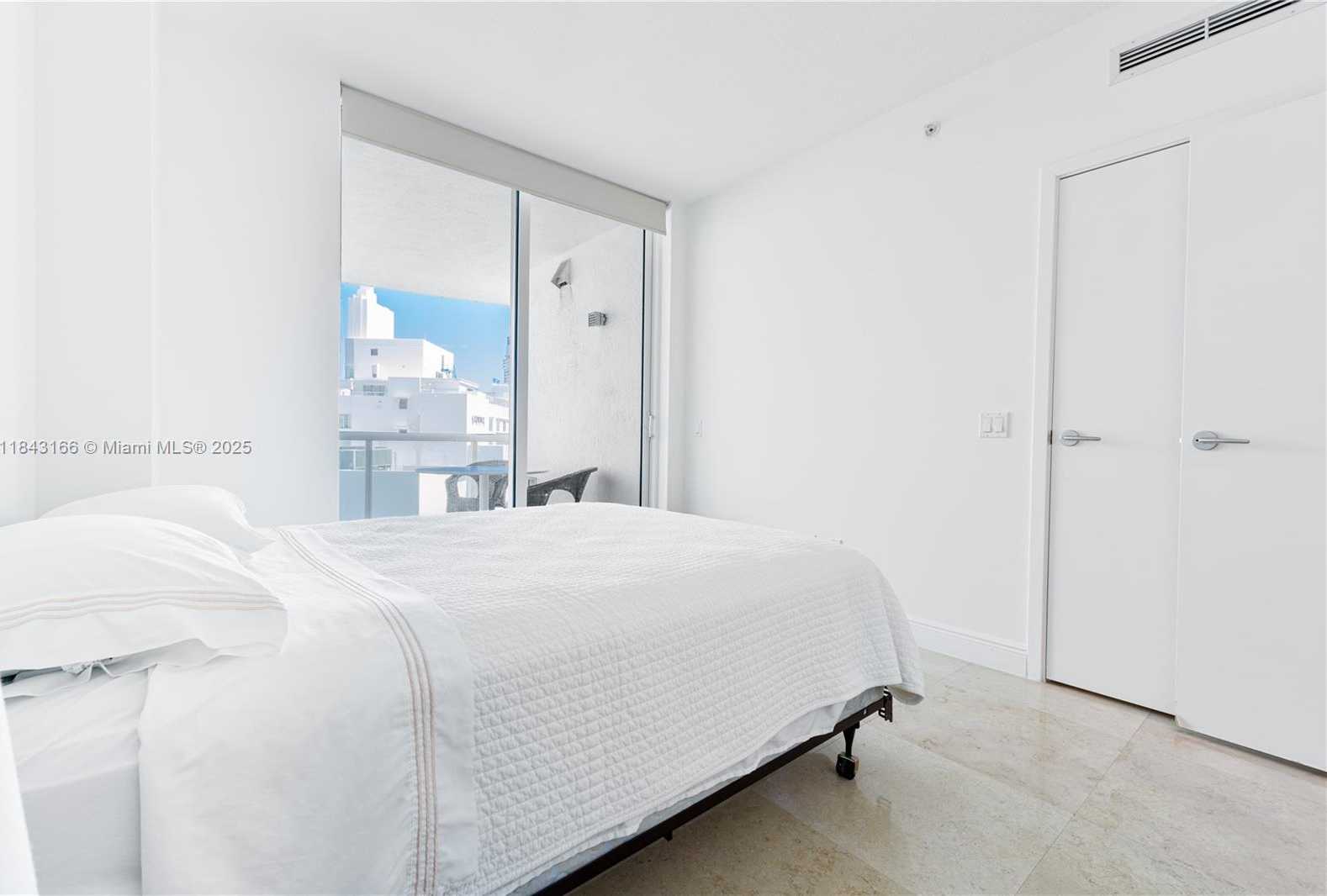 Small Image of 3801 COLLINS AVE #1105, Miami Beach Number 31