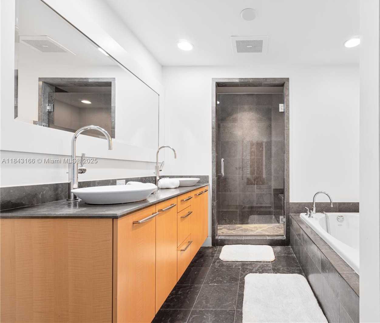 Small Image of 3801 COLLINS AVE #1105, Miami Beach Number 37