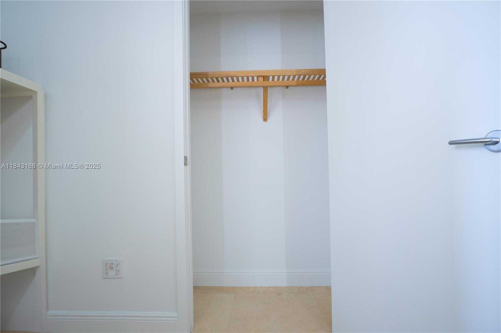Small Image of 3801 COLLINS AVE #1105, Miami Beach Number 42
