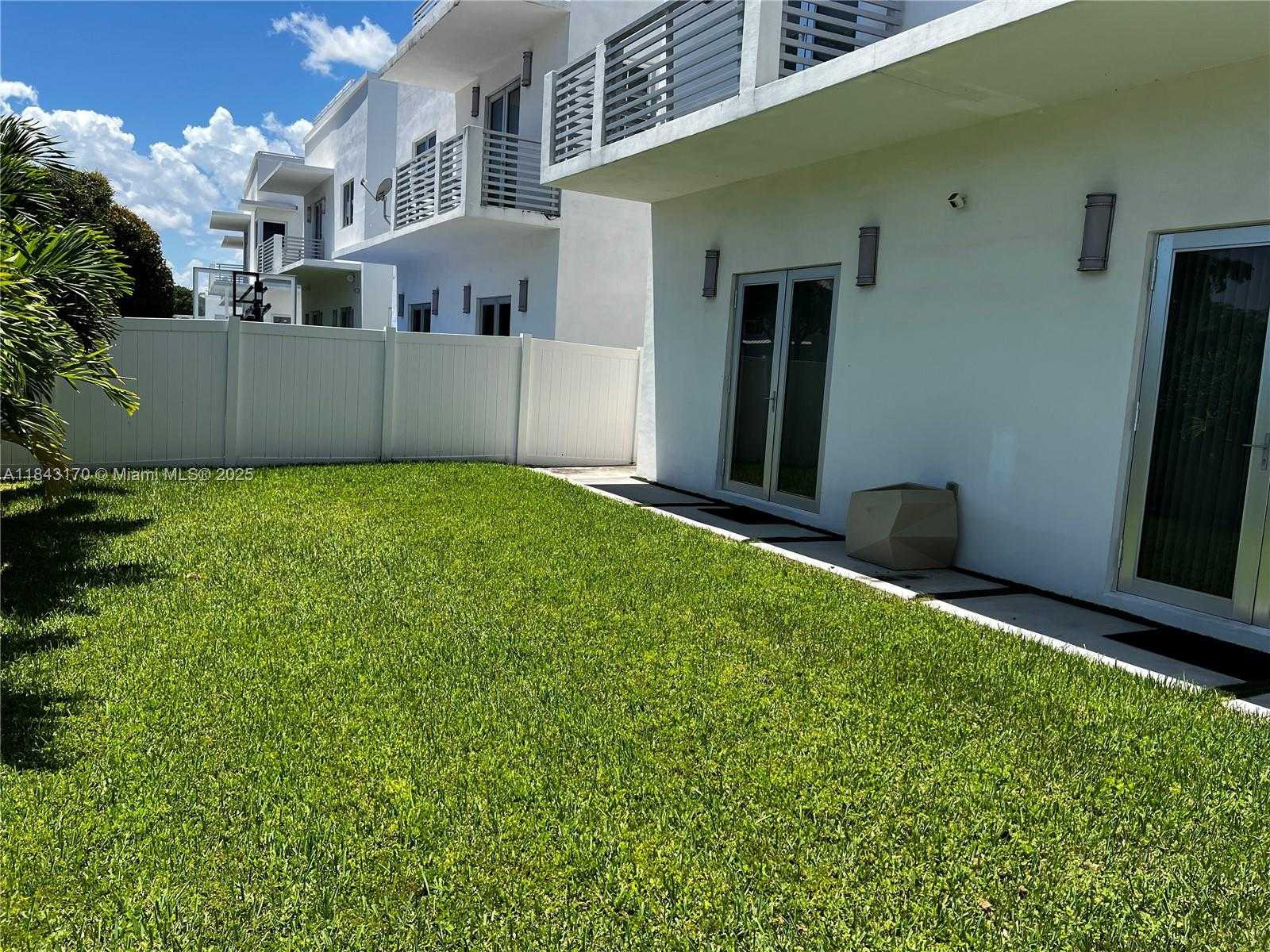 Small Image of 8286 NORTH WEST 33RD TER #8286, Doral Number 6