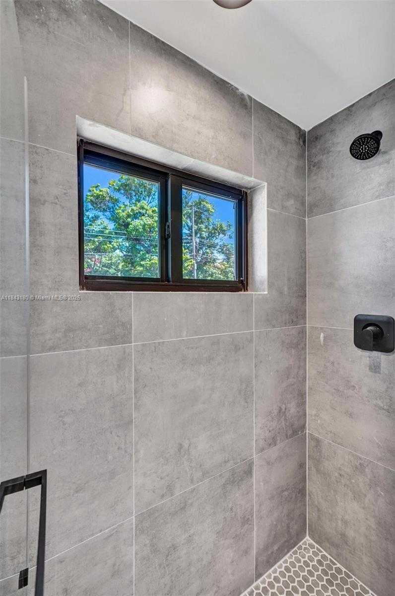 Small Image of 2255 NORTH EAST 173RD STREET, North Miami Beach Number 7
