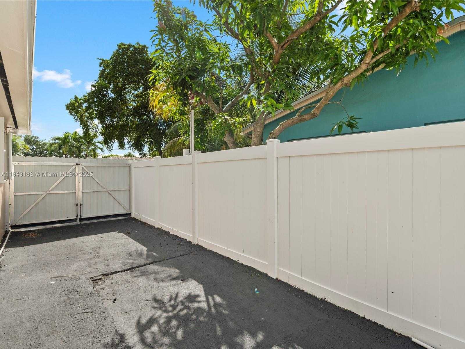 Small Image of 1501 SOUTH WEST 57TH AVE, Plantation Number 13