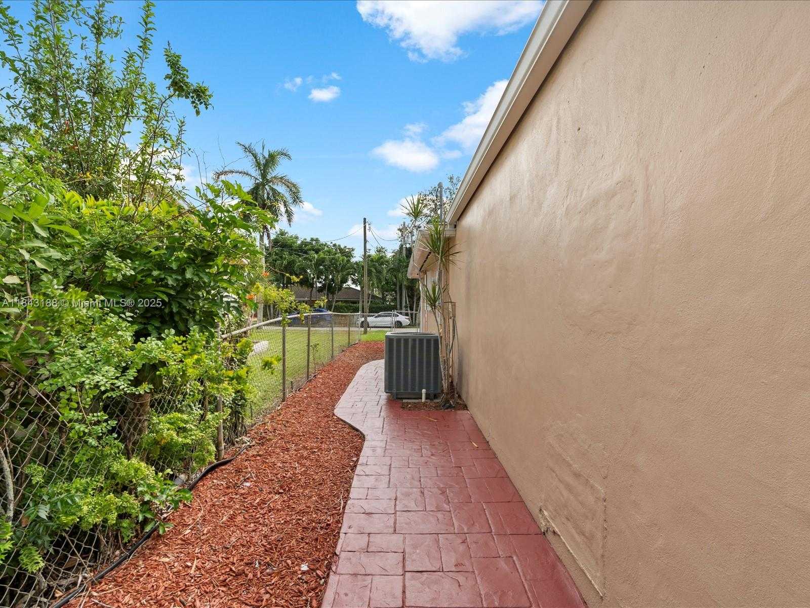 Small Image of 1501 SOUTH WEST 57TH AVE, Plantation Number 14