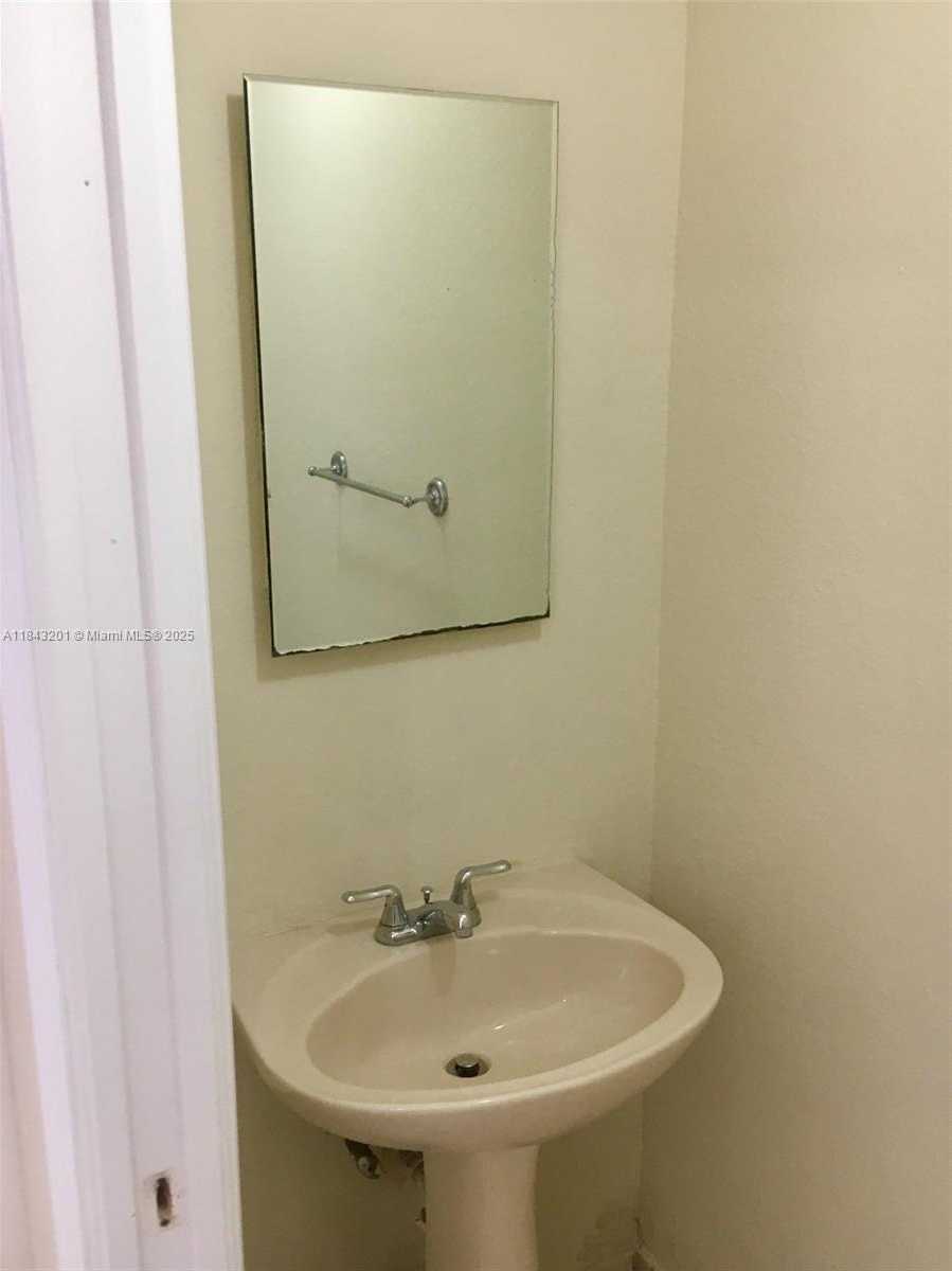 Small Image of 8438 SOUTH WEST 166TH PL, Miami Number 10