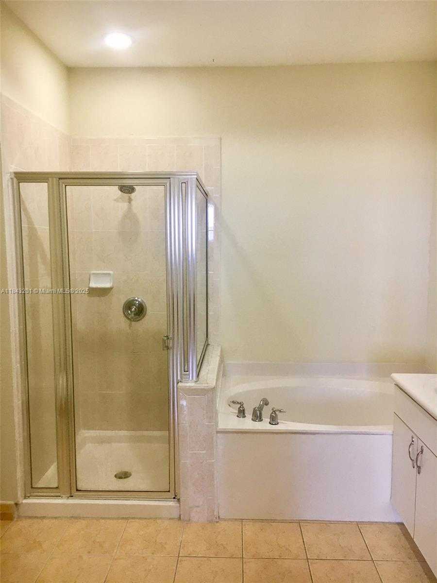 Small Image of 8438 SOUTH WEST 166TH PL, Miami Number 25