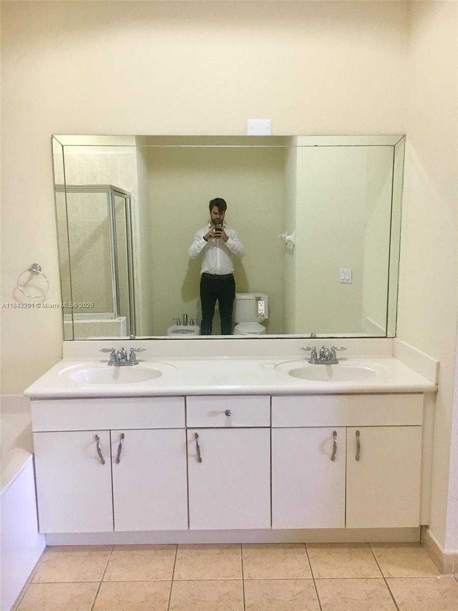 Small Image of 8438 SOUTH WEST 166TH PL, Miami Number 26