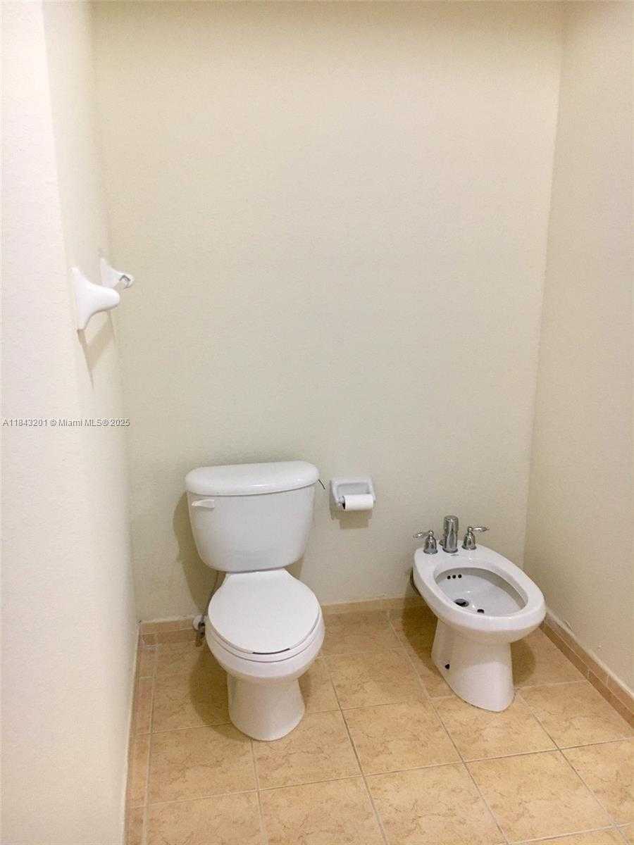 Small Image of 8438 SOUTH WEST 166TH PL, Miami Number 27