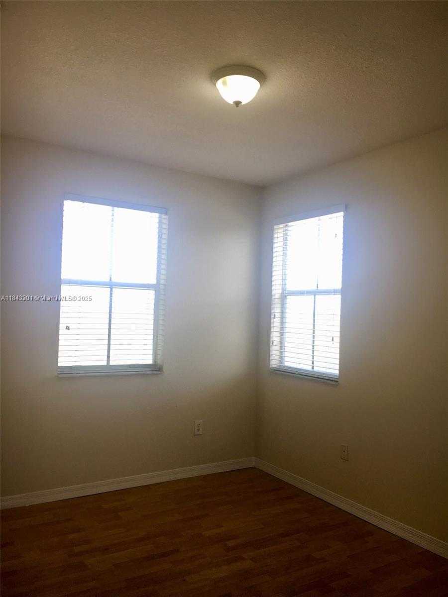 Small Image of 8438 SOUTH WEST 166TH PL, Miami Number 28