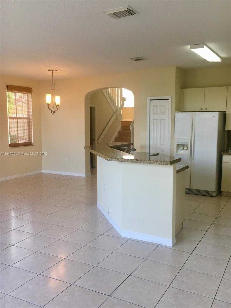 Small Image of 8438 SOUTH WEST 166TH PL, Miami Number 7
