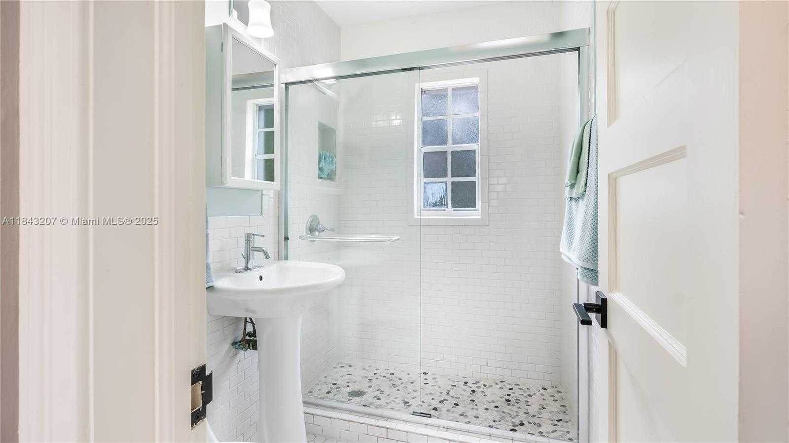 Small Image of 49 ALCANTARRA AVE, Coral Gables Number 15