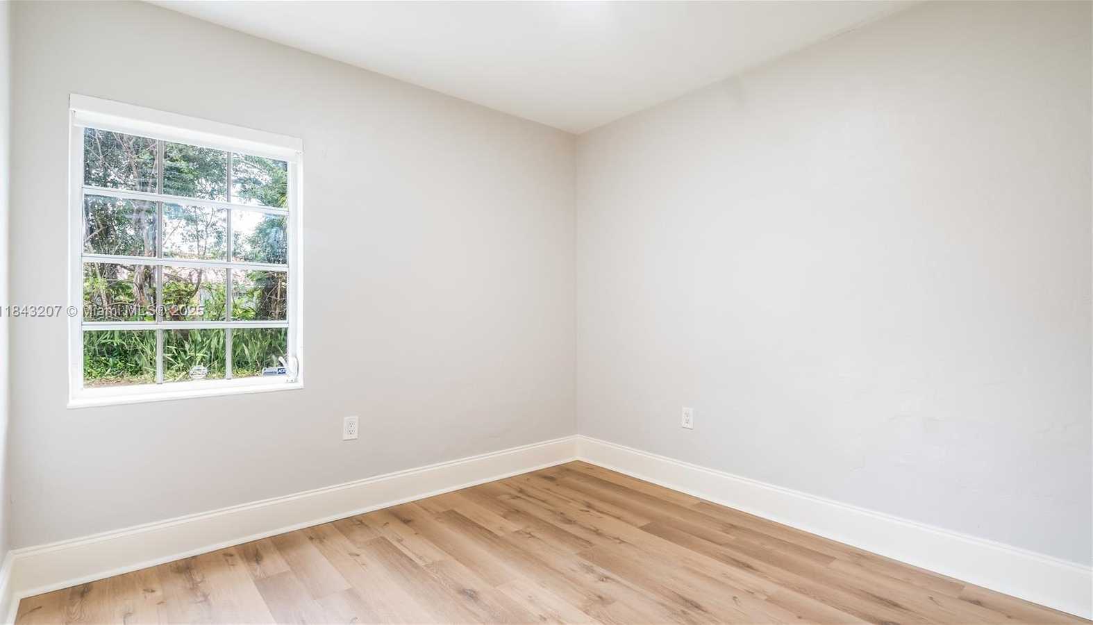 Small Image of 49 ALCANTARRA AVE, Coral Gables Number 2