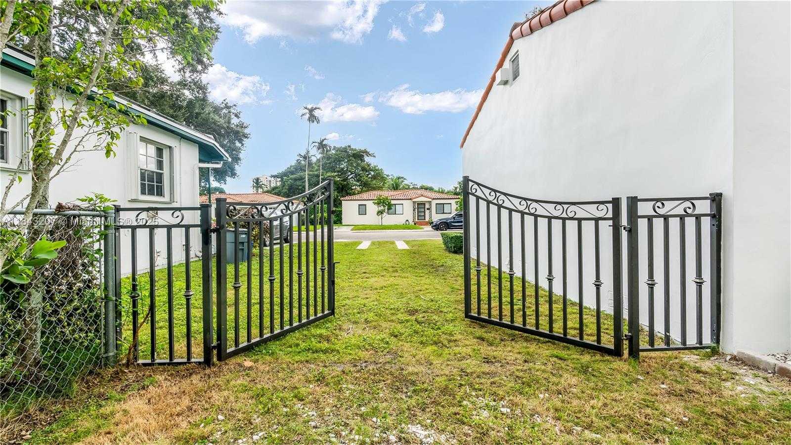 Small Image of 49 ALCANTARRA AVE, Coral Gables Number 26