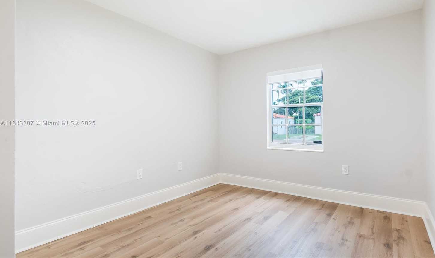 Small Image of 49 ALCANTARRA AVE, Coral Gables Number 29
