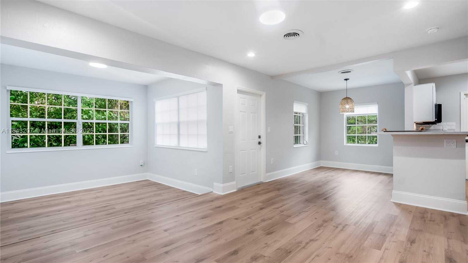 Small Image of 49 ALCANTARRA AVE, Coral Gables Number 4
