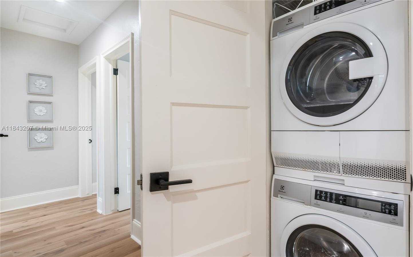 Small Image of 49 ALCANTARRA AVE, Coral Gables Number 5