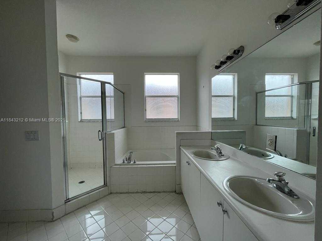 Small Image of 13242 SOUTH WEST 127TH CT, Miami Number 24