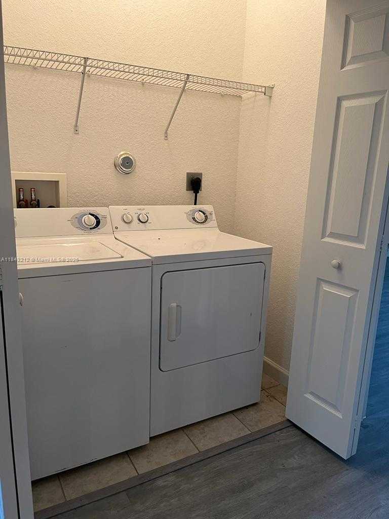 Small Image of 13242 SOUTH WEST 127TH CT, Miami Number 25