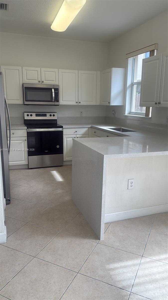 Small Image of 13242 SOUTH WEST 127TH CT, Miami Number 5