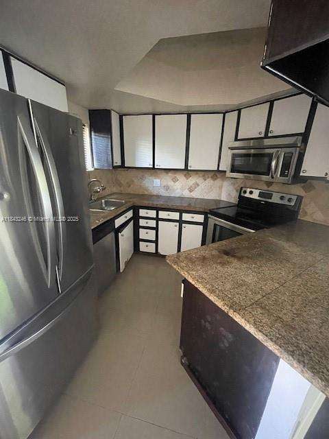 Small Image of 8235 LAKE DR #307, Doral Number 12