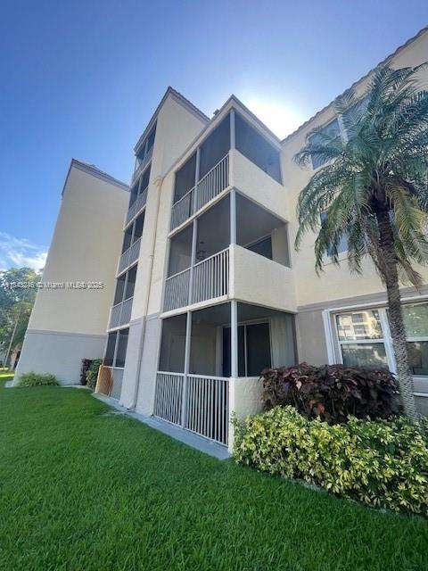 Small Image of 8235 LAKE DR #307, Doral Number 2