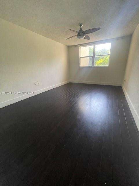 Small Image of 8235 LAKE DR #307, Doral Number 5
