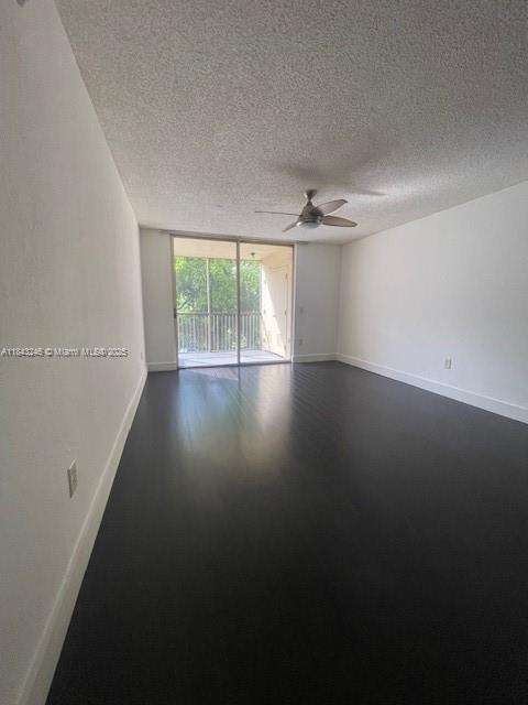 Small Image of 8235 LAKE DR #307, Doral Number 6
