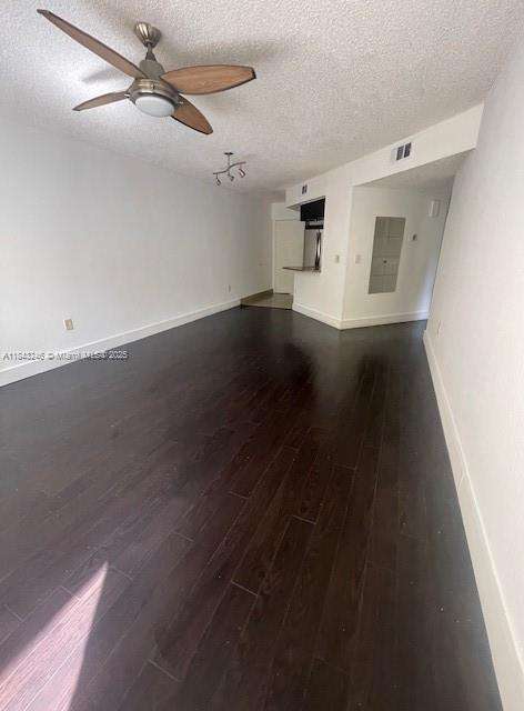 Small Image of 8235 LAKE DR #307, Doral Number 7