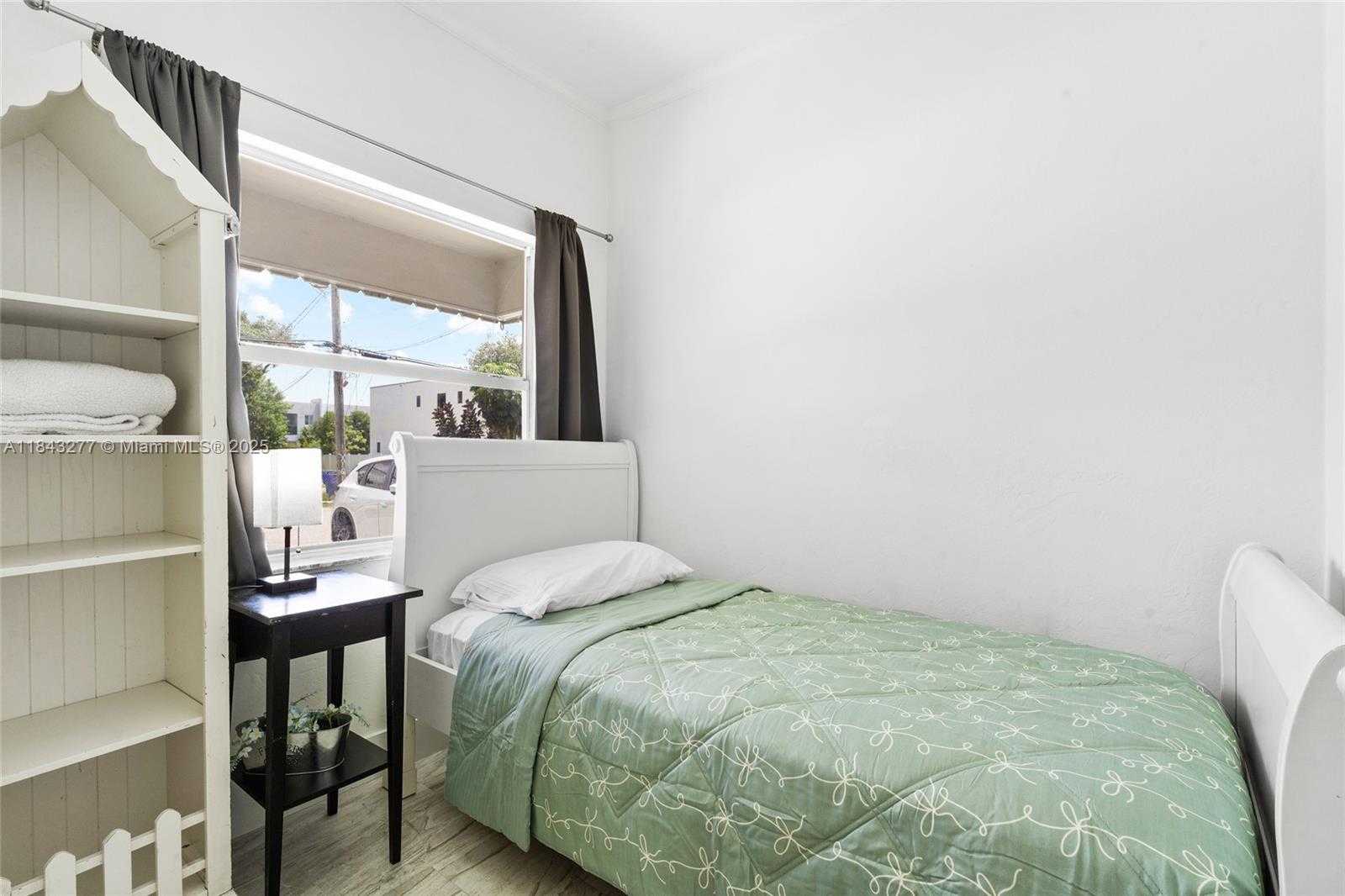 Small Image of 2946 SOUTH WEST 26TH ST, Miami Number 15