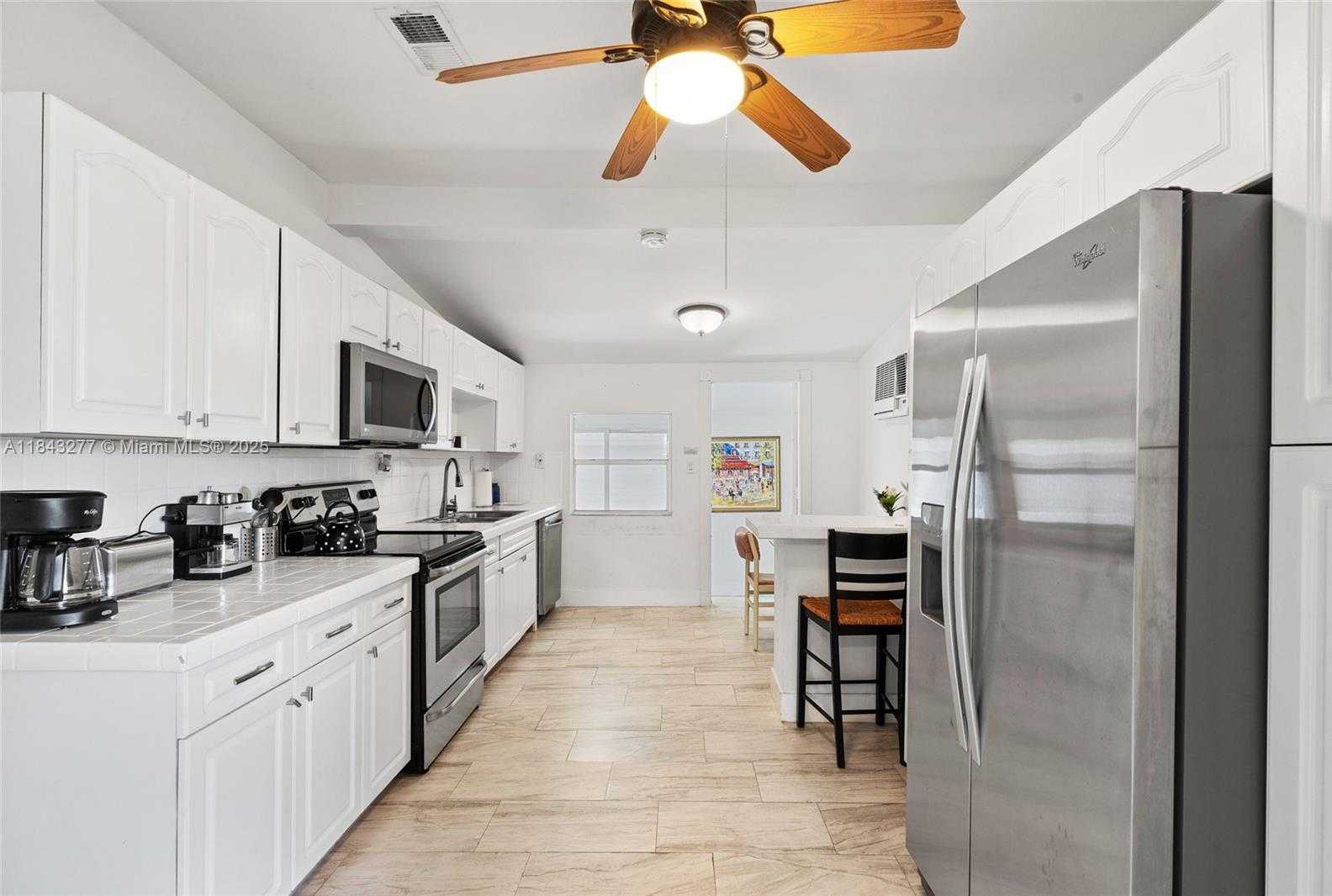 Small Image of 2946 SOUTH WEST 26TH ST, Miami Number 16