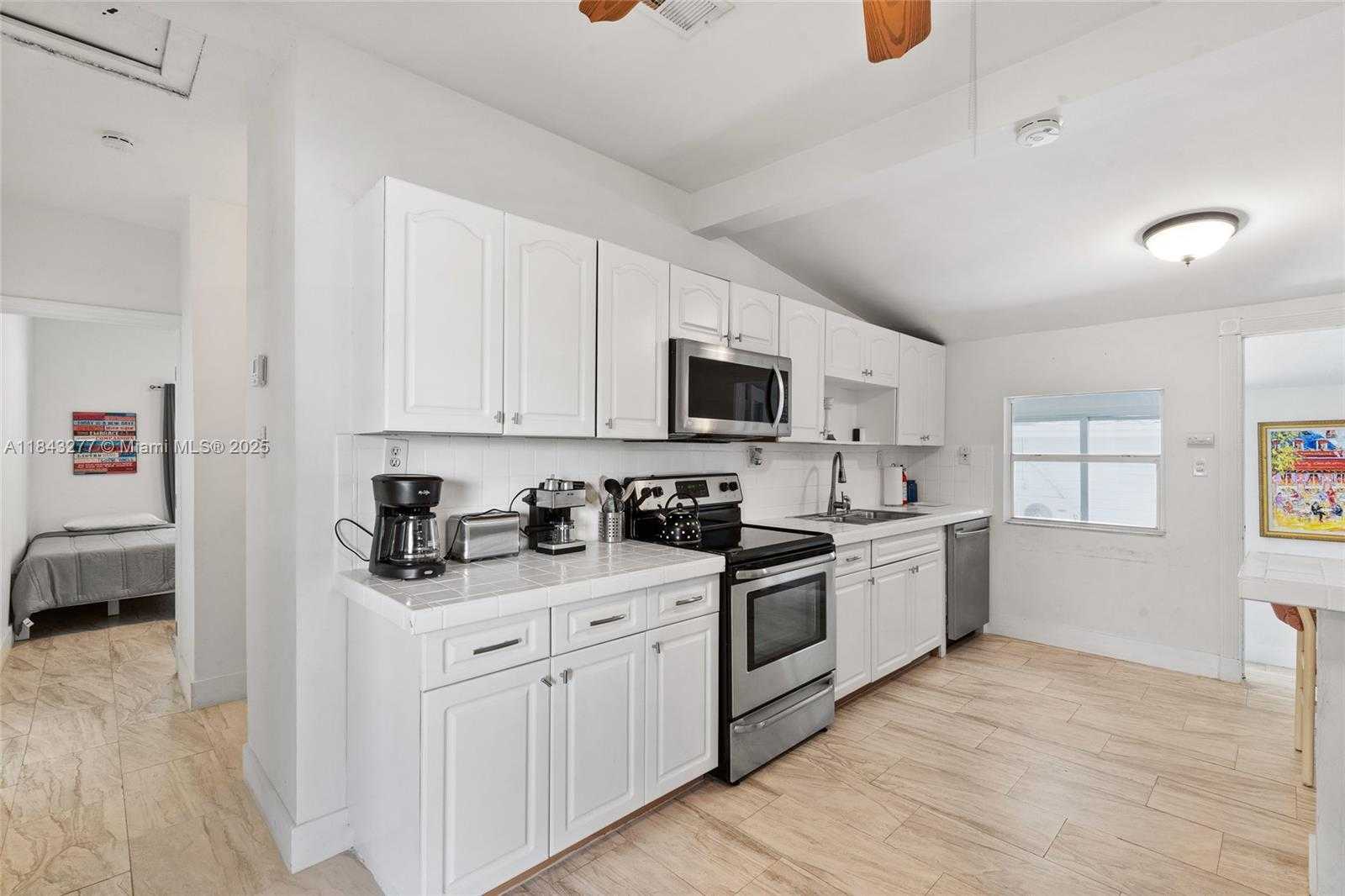 Small Image of 2946 SOUTH WEST 26TH ST, Miami Number 19