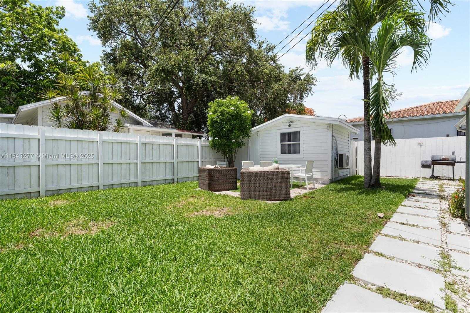 Small Image of 2946 SOUTH WEST 26TH ST, Miami Number 33