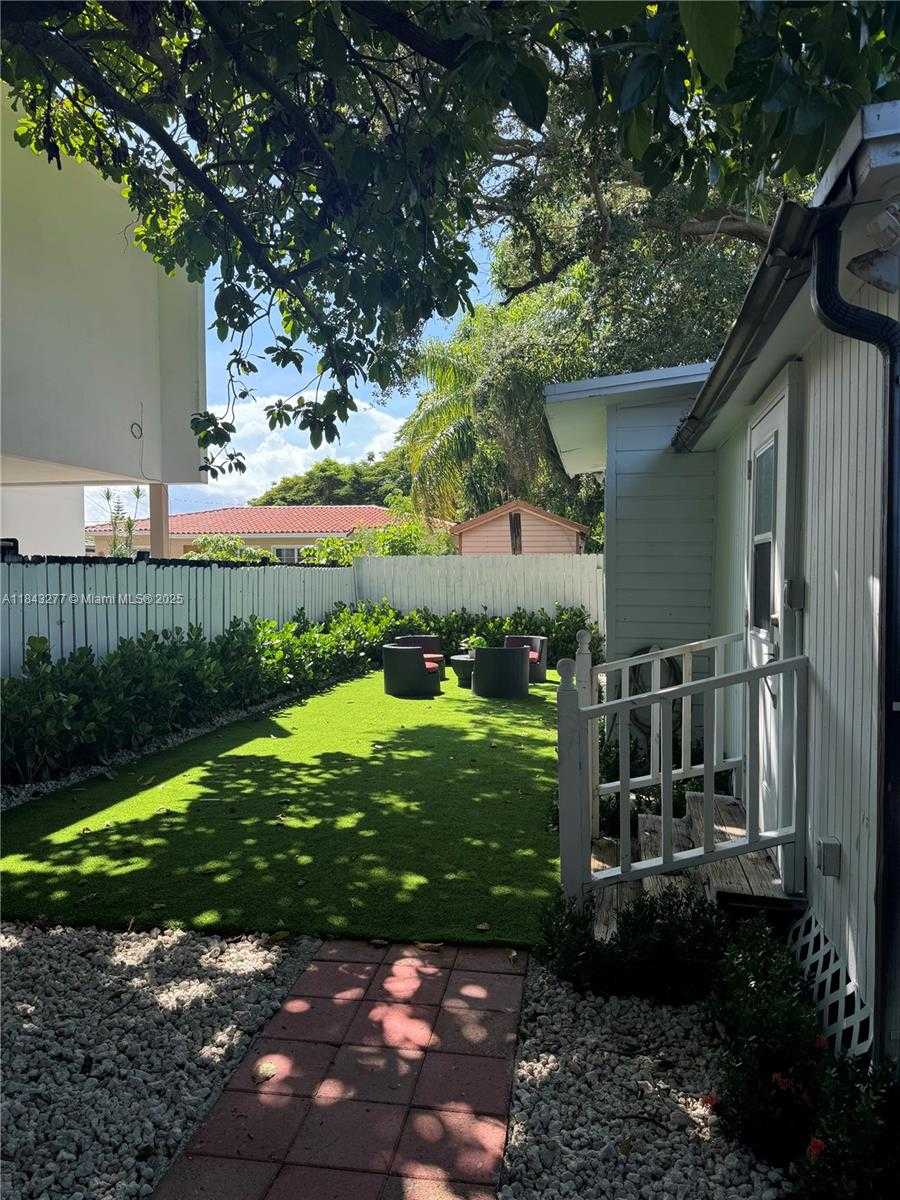Small Image of 2946 SOUTH WEST 26TH ST, Miami Number 34