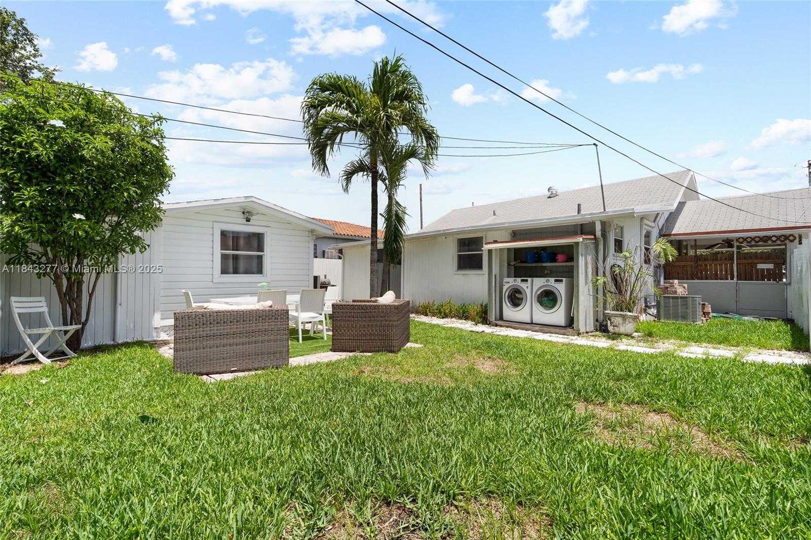 Small Image of 2946 SOUTH WEST 26TH ST, Miami Number 36