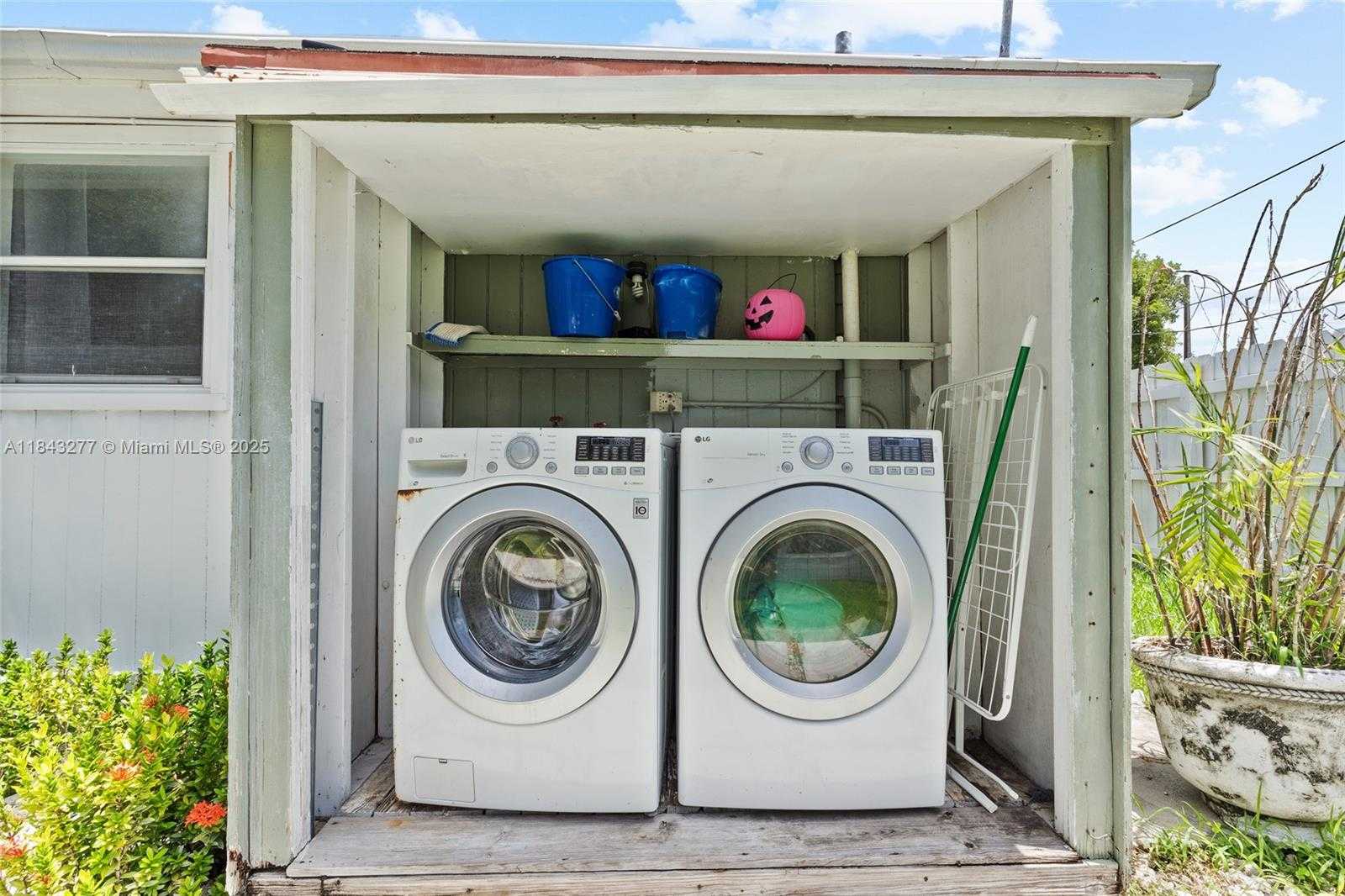 Small Image of 2946 SOUTH WEST 26TH ST, Miami Number 37