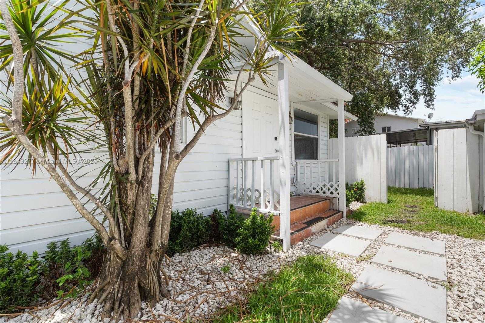 Small Image of 2946 SOUTH WEST 26TH ST, Miami Number 39