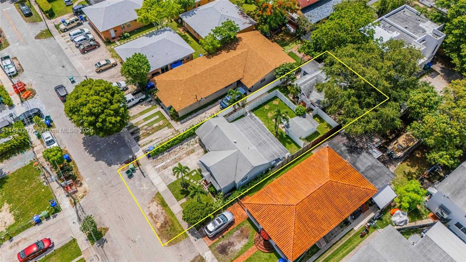 Small Image of 2946 SOUTH WEST 26TH ST, Miami Number 4