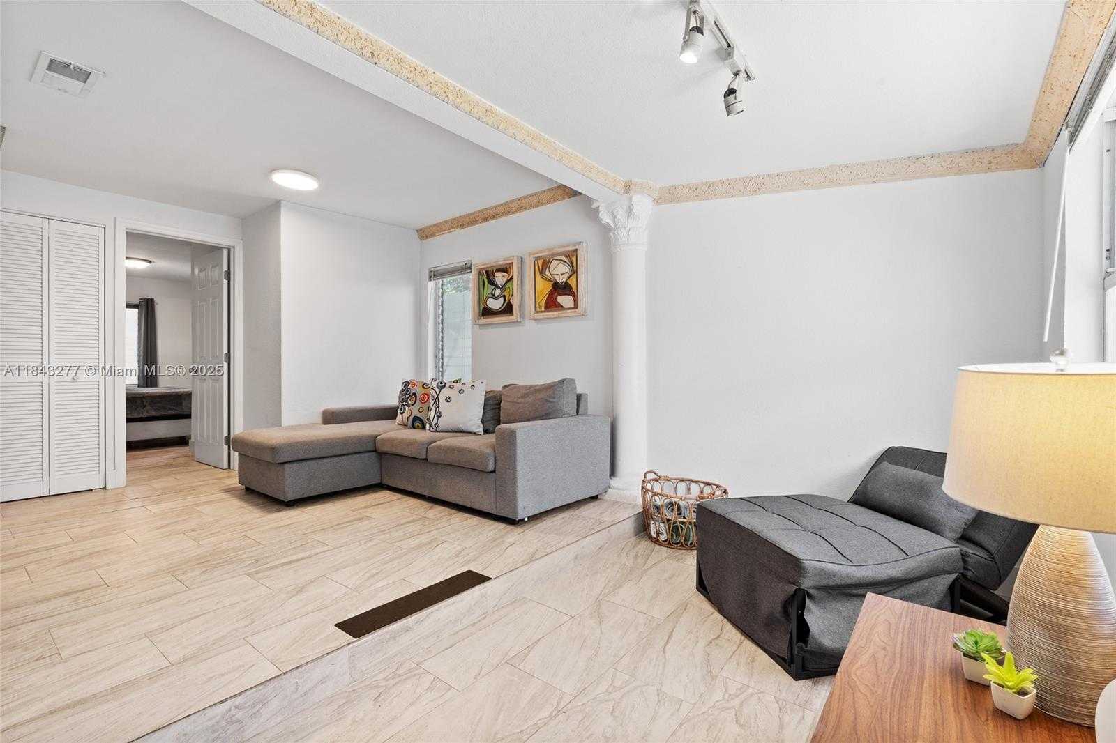 Small Image of 2946 SOUTH WEST 26TH ST, Miami Number 42