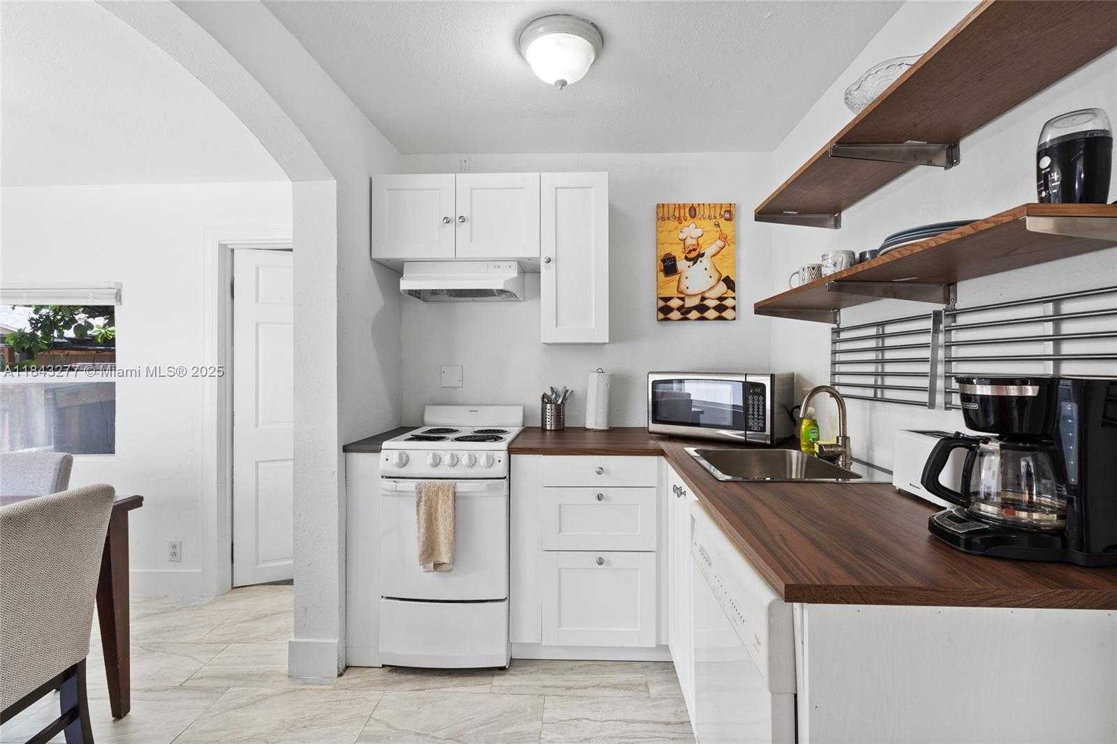 Small Image of 2946 SOUTH WEST 26TH ST, Miami Number 49