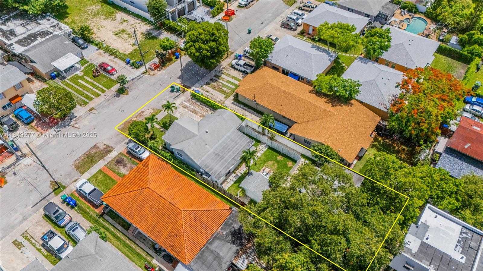 Small Image of 2946 SOUTH WEST 26TH ST, Miami Number 5