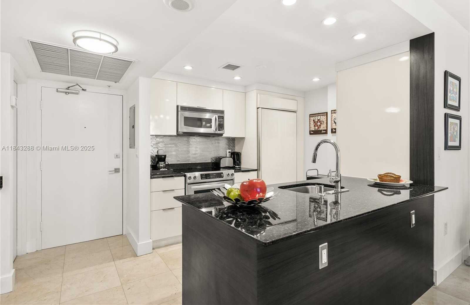 Small Image of 10275 COLLINS AV #611, Bal Harbour Number 9