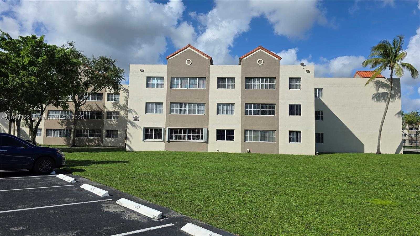 Small Image of 6175 NORTH WEST 186TH ST #312, Hialeah Number 15