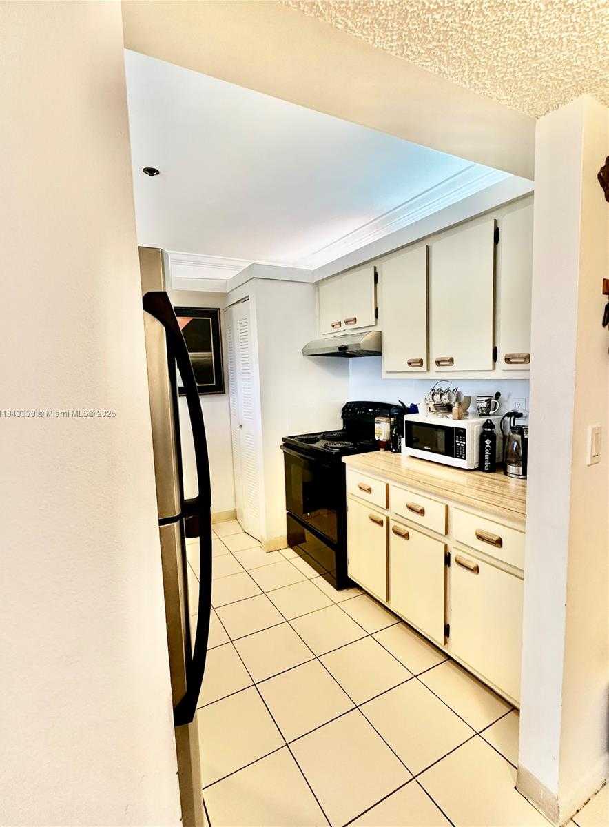 Small Image of 7601 EAST TREASURE DR #PH217, North Bay Village Number 13