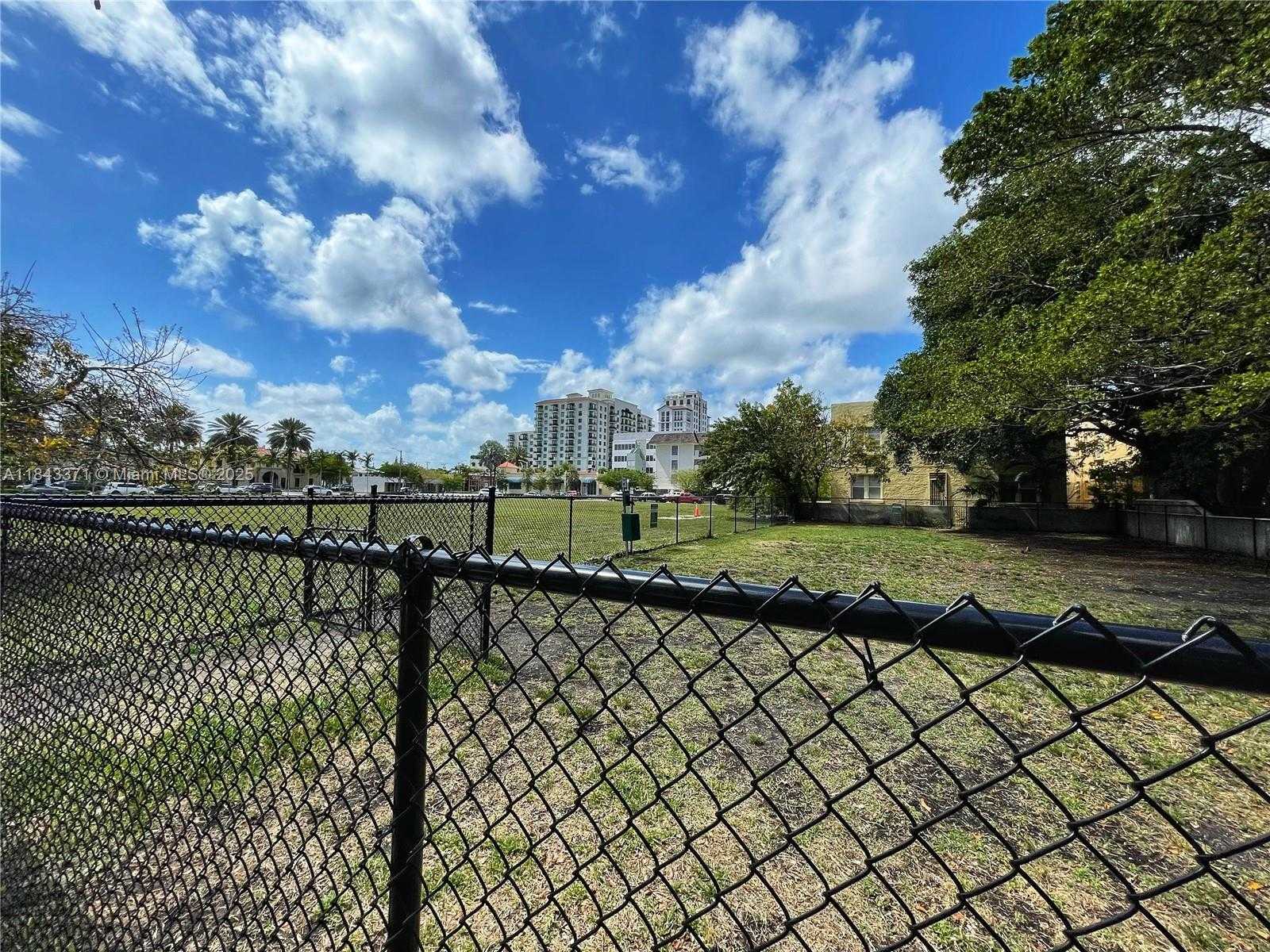 Small Image of 124 MENDOZA AVE #11, Coral Gables Number 11