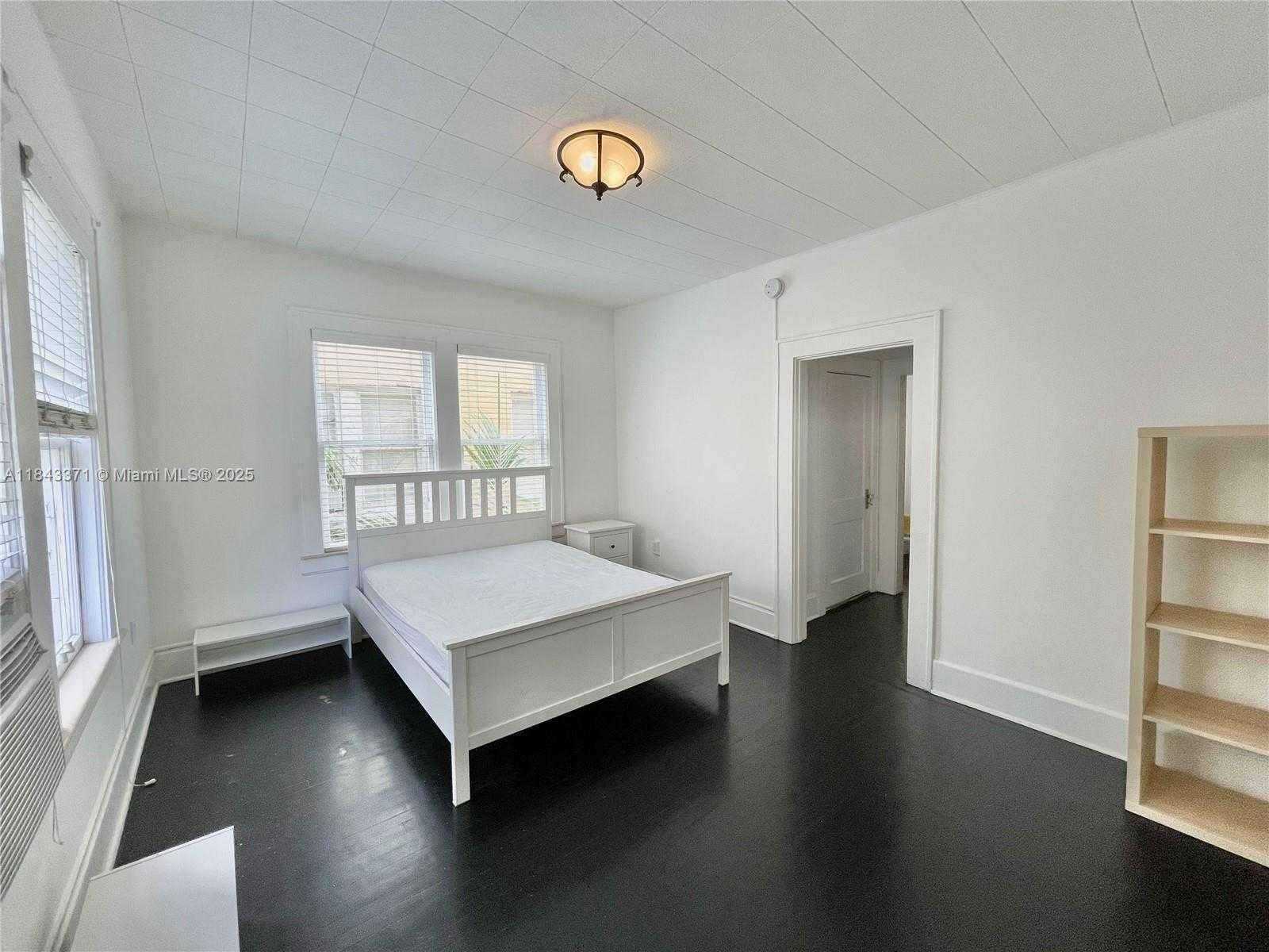 Small Image of 124 MENDOZA AVE #11, Coral Gables Number 3