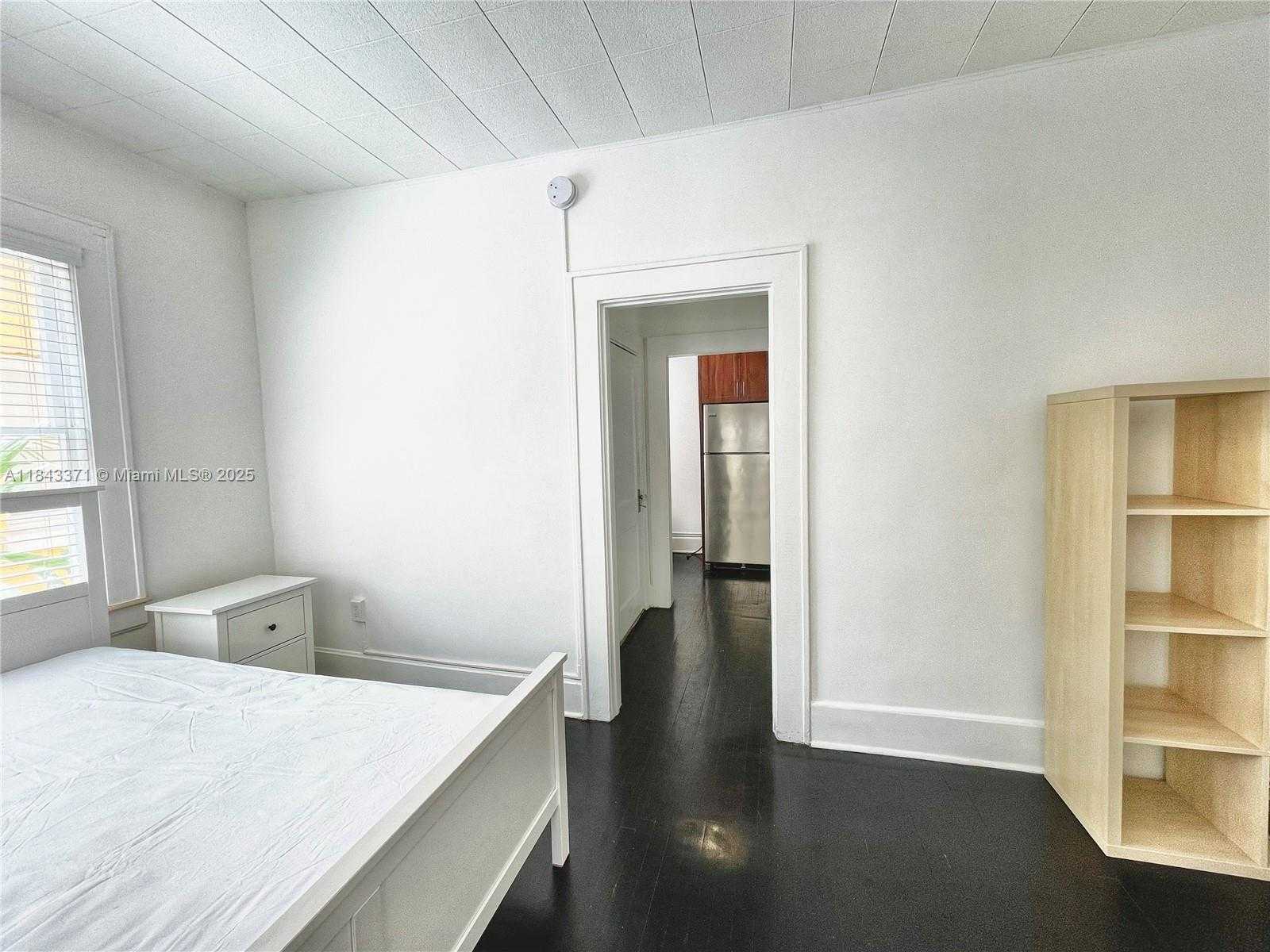 Small Image of 124 MENDOZA AVE #11, Coral Gables Number 5