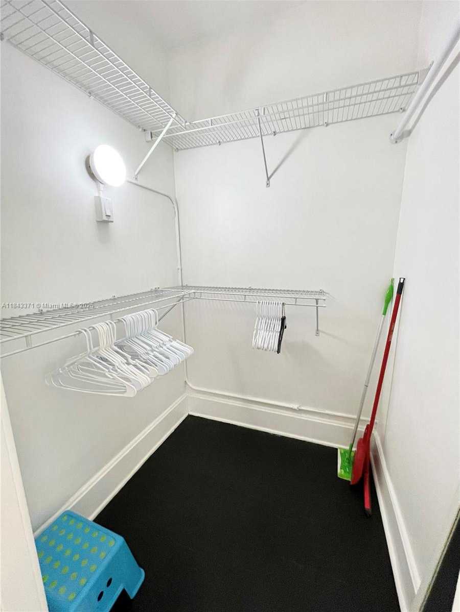Small Image of 124 MENDOZA AVE #11, Coral Gables Number 7