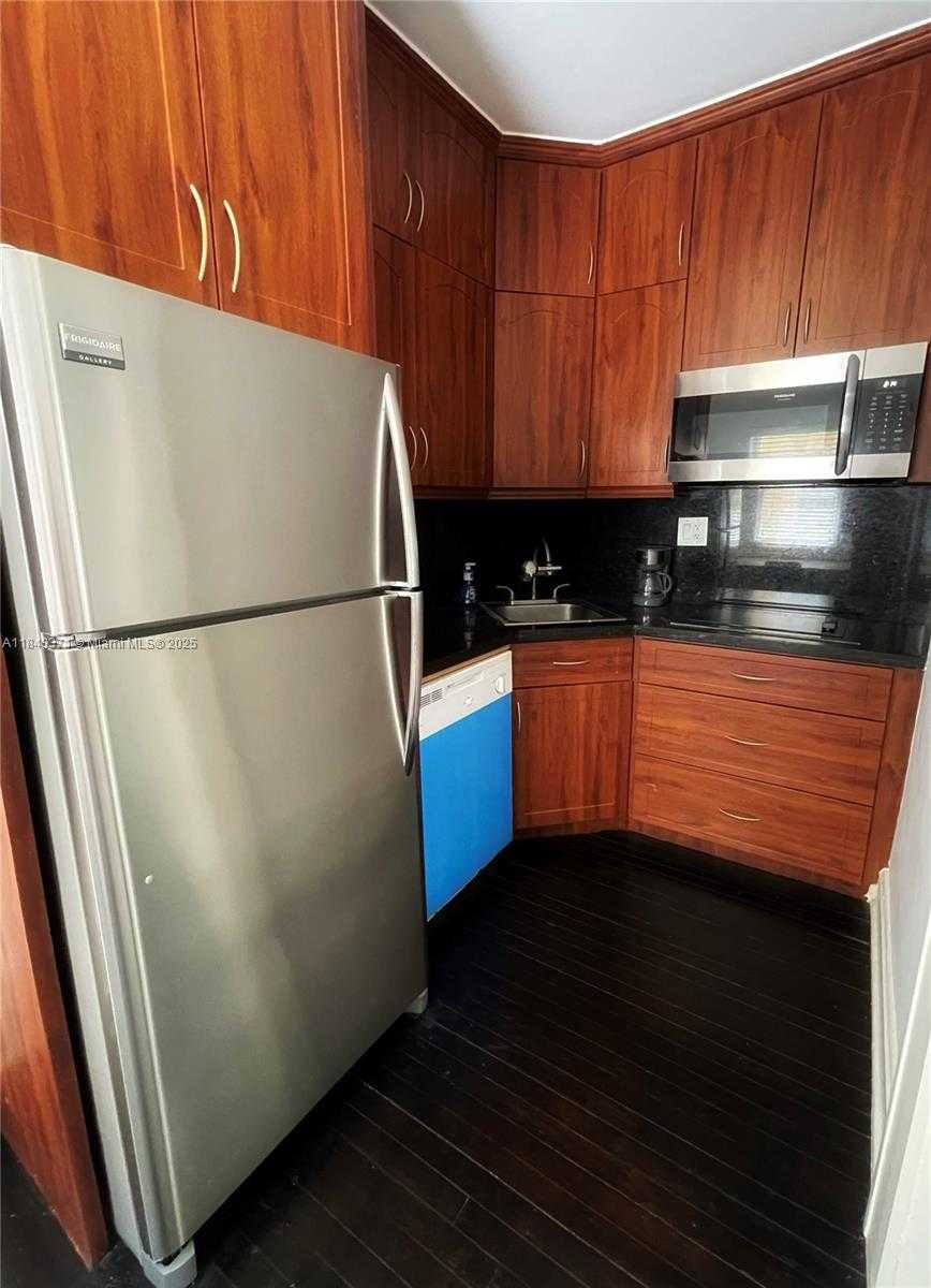 Small Image of 124 MENDOZA AVE #11, Coral Gables Number 8
