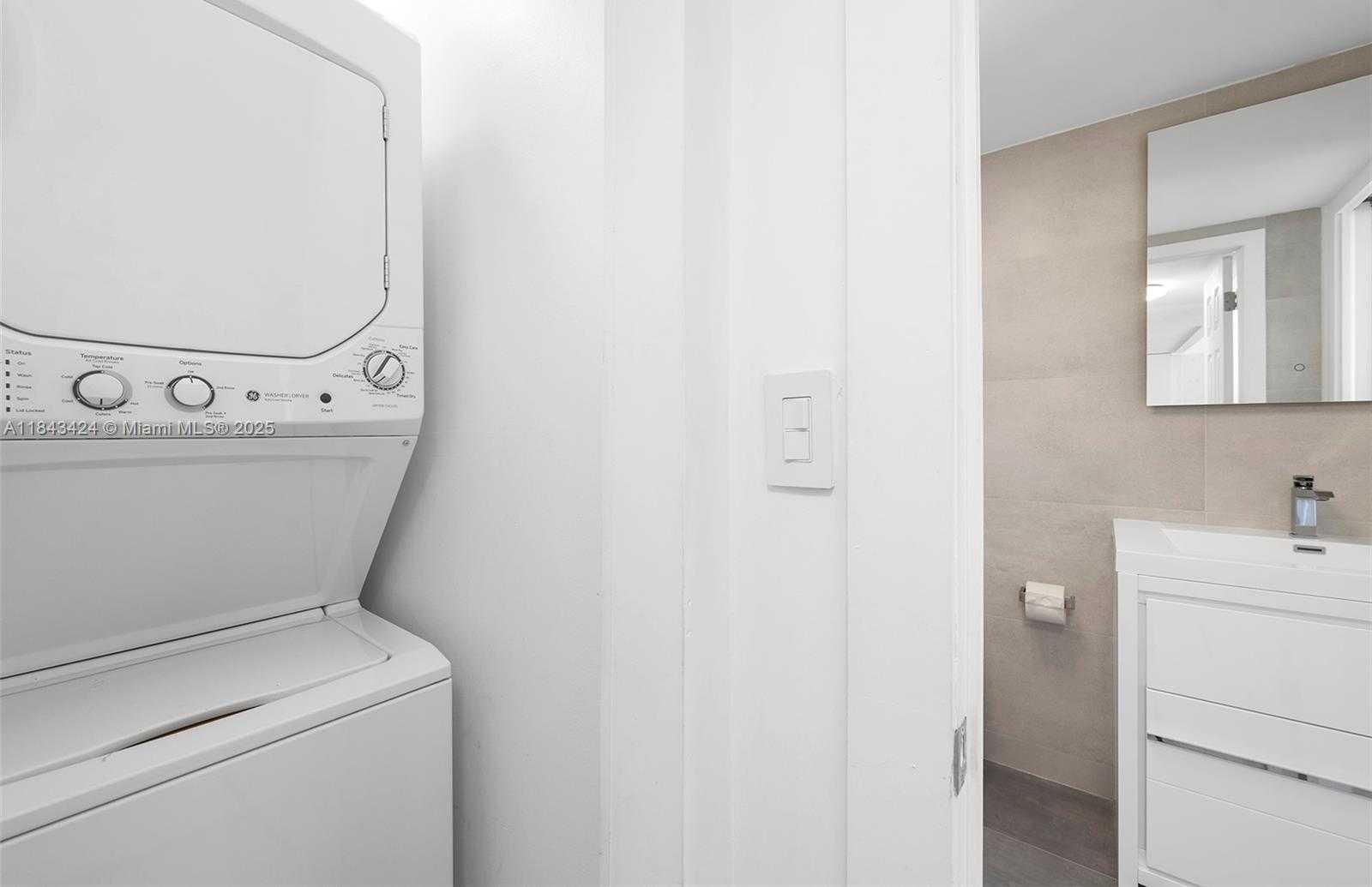 Small Image of 345 OCEAN DR #605, Miami Beach Number 7